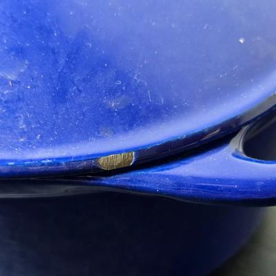 Rachael Ray Enameled Cast Iron Dutch Oven 5-quart capacity pot with Moose themed Wildlife dish towel set