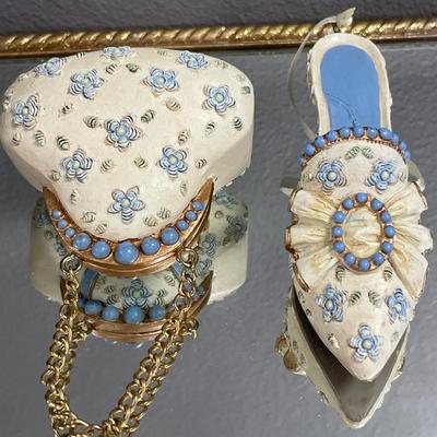 Small purse and shoe decor
