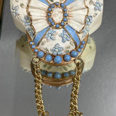 Small purse and shoe decor