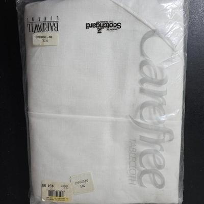 Brand new Oneida 45-Piece Gourmet collection Flatware Set with table cloth