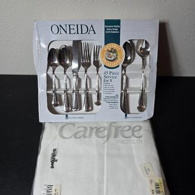 Brand new Oneida 45-Piece Gourmet collection Flatware Set with table cloth