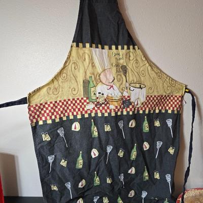 New Pyrex Portables 4-piece set - Large pasta bowl with wooden serving utensils - and a chef apron