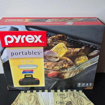 New Pyrex Portables 4-piece set - Large pasta bowl with wooden serving utensils - and a chef apron
