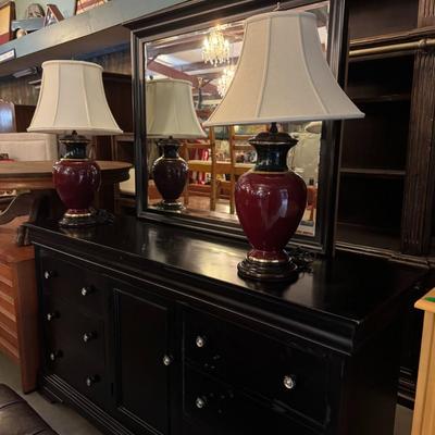 Dresser & Lamps