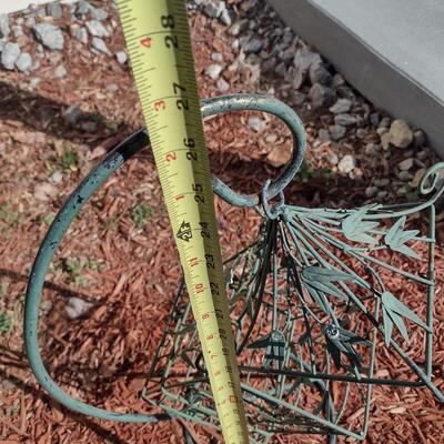 Wrought Metal Wire Garden Feeder Basket