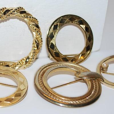 Collection of 5 Gold Colored CIRCLE BROOCHES (1½" to 1¼") with Different Graphic Designs and Pearl + Leaf Accents