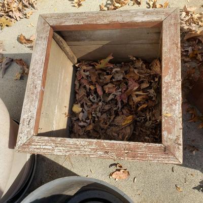 Outdoor Planters, Pots & Gorilla Dump Wagon (Y-KD)