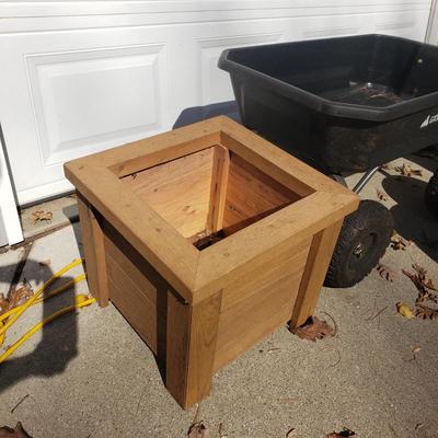 Outdoor Planters, Pots & Gorilla Dump Wagon (Y-KD)