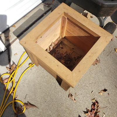 Outdoor Planters, Pots & Gorilla Dump Wagon (Y-KD)