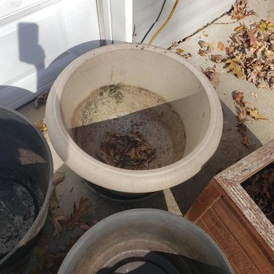 Outdoor Planters, Pots & Gorilla Dump Wagon (Y-KD)