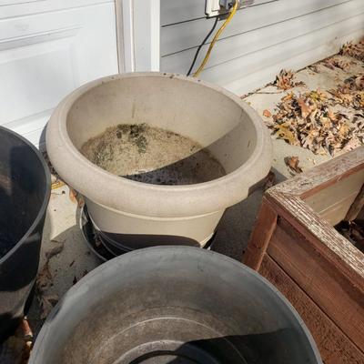 Outdoor Planters, Pots & Gorilla Dump Wagon (Y-KD)