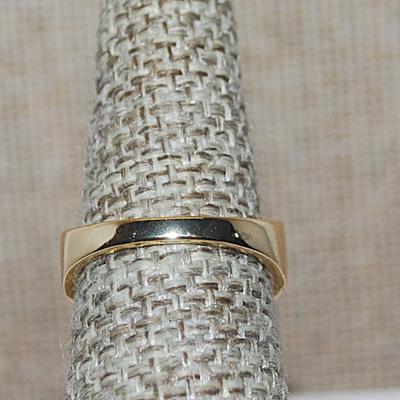 Size 6½ Gold "Diamond Setting" Ring for the Main Stone and 3 Rows of Clear Stones on a Gold Tone Band (3.2g)