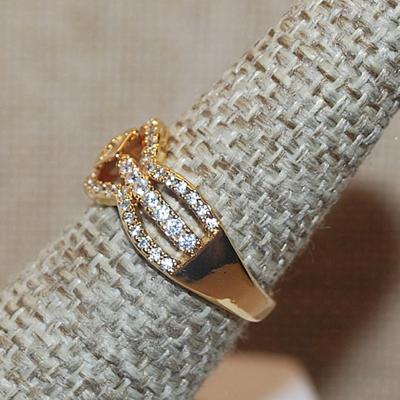 Size 6½ Gold "Diamond Setting" Ring for the Main Stone and 3 Rows of Clear Stones on a Gold Tone Band (3.2g)