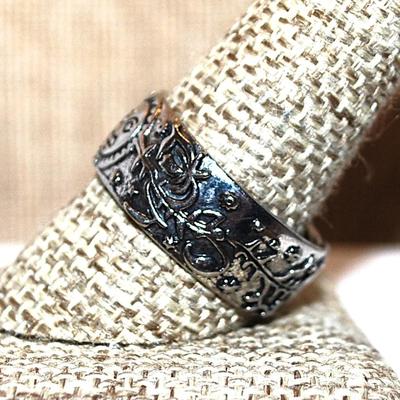 Size 10½ Marked .925 "Sun & Moon" Graphic Designed Ring on a Solid Silver Band (8.1g)