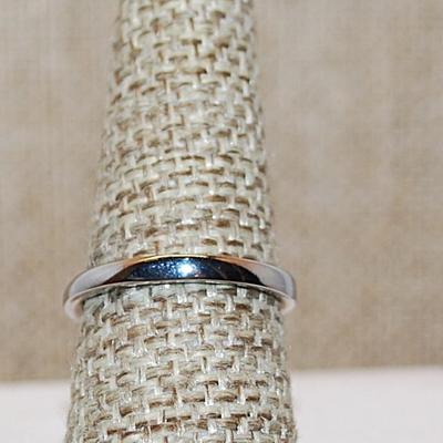 Size 7¼ Light BLUE TRILLION Cut Stone Ring with a Side Splash Accent on a Silver Tone Band (2.6g)