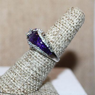 Size 6 Marked .925 "Puffy" PURPLE Party Ring with a Single Main Clear Round Stone on a Silver Band (6.0g)
