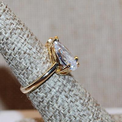 Size 6½ Unique Large 2-Stones Marquise Cut & Rectangle Cut Ring on a Gold Tone Band (5.8g)