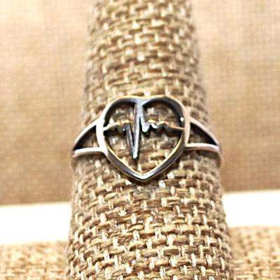 Size 9 STAINLESS STEEL "Medical Heart" Ring on a Silver Tone Band (1.1g)