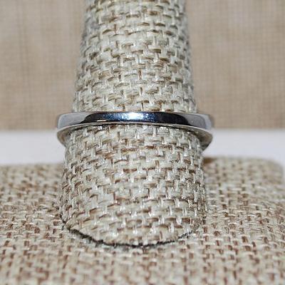 Size 10 Marked .925 "Puffy" CRANBERRY RED Party Ring with a Single Main Clear Round Stone on a Silver Band (6.4g)