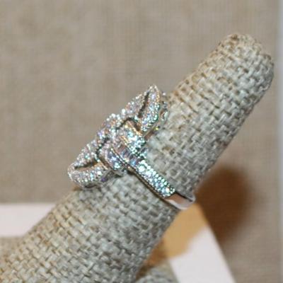 Size 6¼ Large Oval Glitter "Arrow" Party Ring on a Silver Tone Band (4.8g)