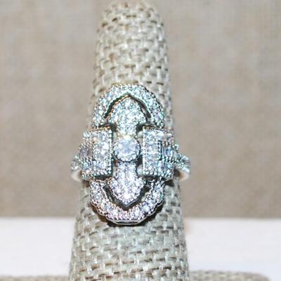 Size 6¼ Large Oval Glitter "Arrow" Party Ring on a Silver Tone Band (4.8g)