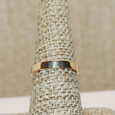 Size 7½ ALL Gold Colored "CLAM & STARFISH" Ring on an OPEN Gold Tone Band (2.4g)