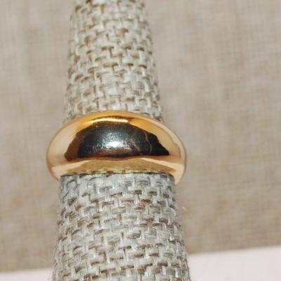 Size 6 ALL Gold Colored "CRADLE" Ring on an OPEN Gold Tone Band (3.5g)