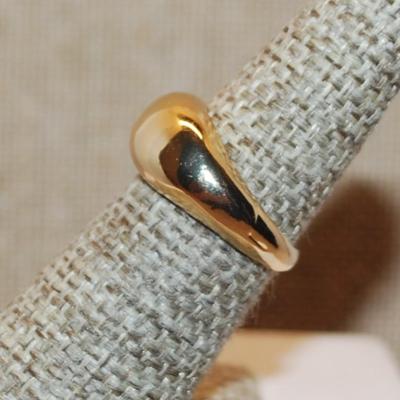 Size 6 ALL Gold Colored "CRADLE" Ring on an OPEN Gold Tone Band (3.5g)