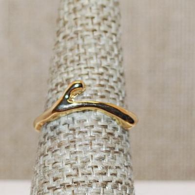 Size 7 ALL Gold Colored "SINGLE BRANCH" Ring on an OPEN Gold Tone Band (1.8g)