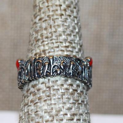 Size 7 Unique "Red Poppies" Ring on a Silver Tone Band (5.1g)