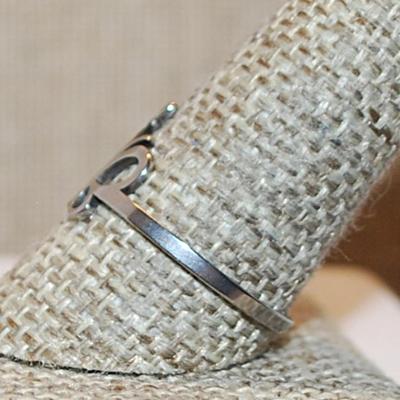 Size 10½ Delicate STAINLESS STEEL Ring with "BUTTERFLY & BRANCH DESIGN" on a Silver Colored Band (1.3g)