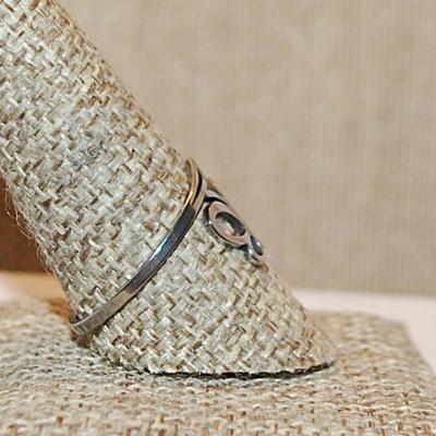 Size 10½ Delicate STAINLESS STEEL Ring with "BUTTERFLY & BRANCH DESIGN" on a Silver Colored Band (1.3g)