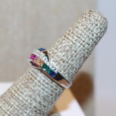 Size 6 Overlap Style Ring with Red, Green, Blue & Champagne Colored Stones on a Silver Tone Band (3.5g)