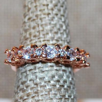 Size 6 Marked .925 Rose Gold Row of 9 Stones Ring on a Silver Filled Band (3.8g)
