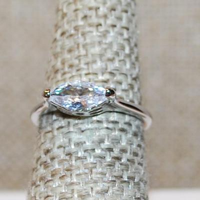 Size 6 Horizontal Clear MARQUISE Cut Single Stone Ring on a Silver Tone Band (1.9g)