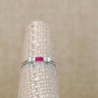 Size 6 Marked .925 Delicate RED Rectangle Stone Ring with 2 Round Clear Stone Sides on a Silver Band (1.0g)
