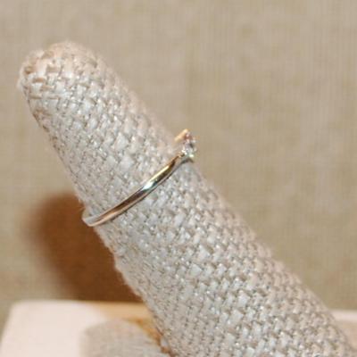 Size 6 Marked .925 Delicate RED Rectangle Stone Ring with 2 Round Clear Stone Sides on a Silver Band (1.0g)