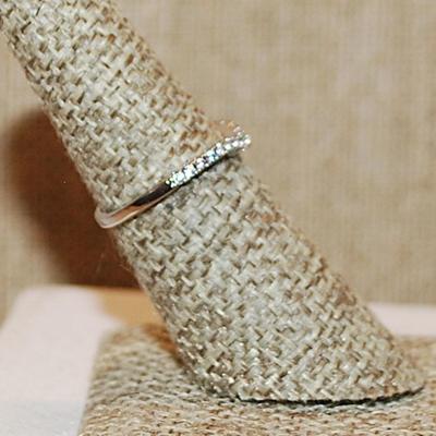Size 6 Marked .925 Delicate Single Row of Clear Stones Ring on a Half Infinity Slight Curved Silver Band (1.3g)