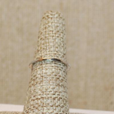 Size 6¼ Large Beveled Clear Stone Nested Ring with Tiny Clear Stone Side Accents on a Silver Tone Band (2.4g)