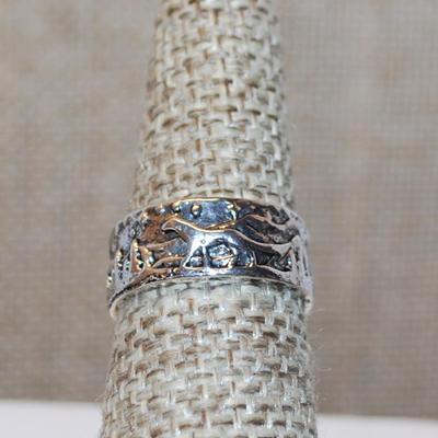 Size 6½ Marked .925 "Wolf in the Forest" Ring on a Silver Band (3.4g)