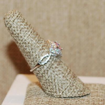 Size 7 Pink Center Main Stone Ring with "V" Layered Side Accents on a Silver Tone Band (2.8g)