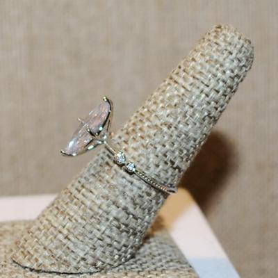 Size 7 Marked .925 Highrise Marquise Cut Stone Ring with 4 Tiny Stone Accents on a Silver Band (2.5g)