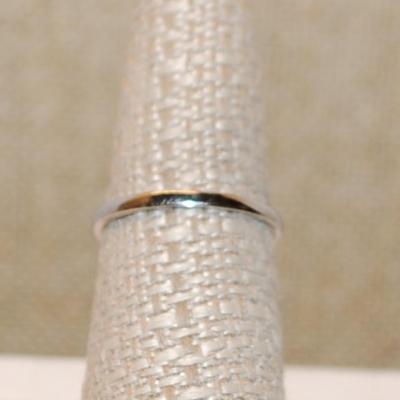 Size 7 AQUAMARINE HEART 3 Prong Stone Ring with 2 Round Clear Stone Sides on a Silver Band (1.7g)