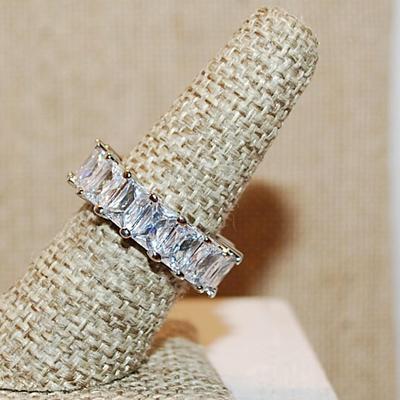 Size 7 Infinity Style Ring with Clear Rectangle "Panels" on a Silver Tone Band (6.6g)