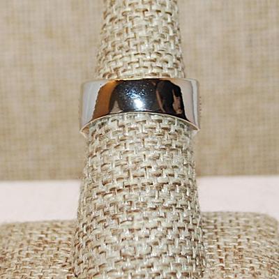 Size 7 Flashy Brilliant Shiny Party Ring with Square Main Stones and 4 Rows of Accent Stones on a Solid Silver Tone Band (8.8g)