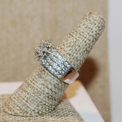 Size 7 Flashy Brilliant Shiny Party Ring with Square Main Stones and 4 Rows of Accent Stones on a Solid Silver Tone Band (8.8g)