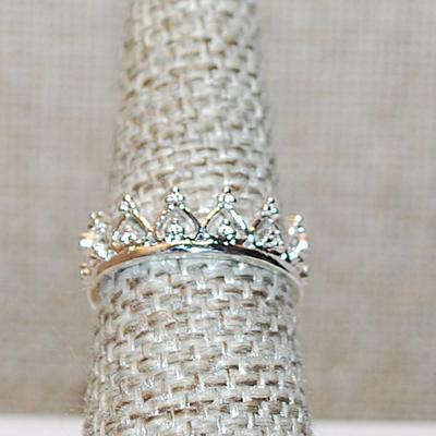 Size 7½ Infinity Styled CROWNED Setting on a Silver Tone Band (2.5g)