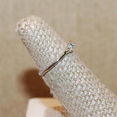 Size 8 Delicate BLUE Rectangle Stone Ring with 2 Round Clear Stone Sides on a Silver Tone Band (1.0g)