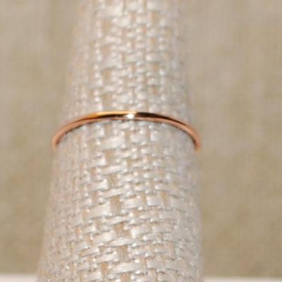 Size 8 Delicate CLEAR Rectangle Stone GOLD ROSE Ring with 2 Round Clear Stone Sides on a Rose Gold Band (1.2g)