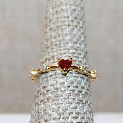 Size 8¼ Delicate RED HEART Ring with 2 Side Accents on a Gold Tone Knotted Band (1.3g)